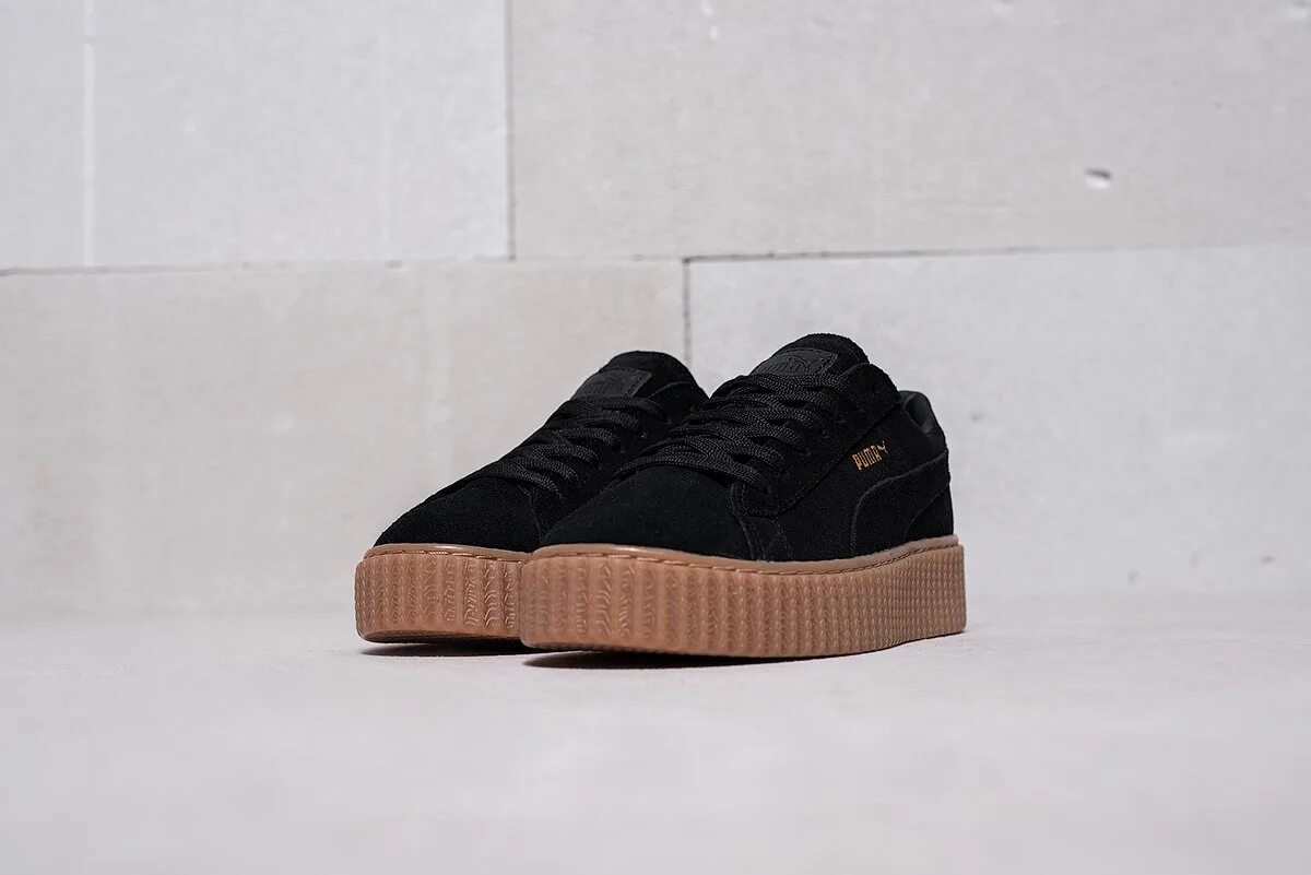 Кроссовки с коричневой подошвой. Кроссовки Rihanna Puma Creeper. Puma Rihanna Creepers чёрные. Кеды Пума Street Sella. Найк Рианна кроссовки.