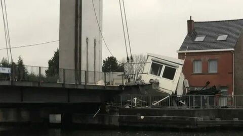 Bridge crashes