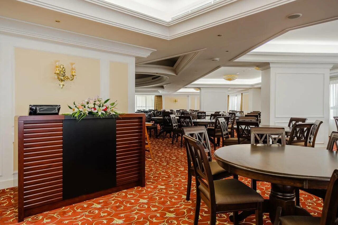 Crystal Plaza al Majaz (ex. Tulip Inn al Khan) 4* Шарджа, 700 м до моря. Tulip Inn al Khan 4 Шарджа. Кристалл Плаза Шарджа 4. Crystal Plaza al Majaz Hotel 4. Crystal plaza majaz 4