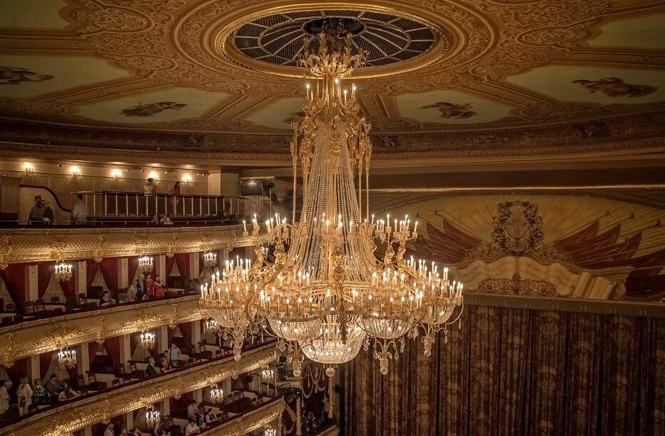 хрустальные подвески для люстры. сколько хрусталиков в люстре зале исторической. люстры стеклянные с висюльками. сколько хрусталиков в люстре зале исторической. хрустальная люстра в большом театре.