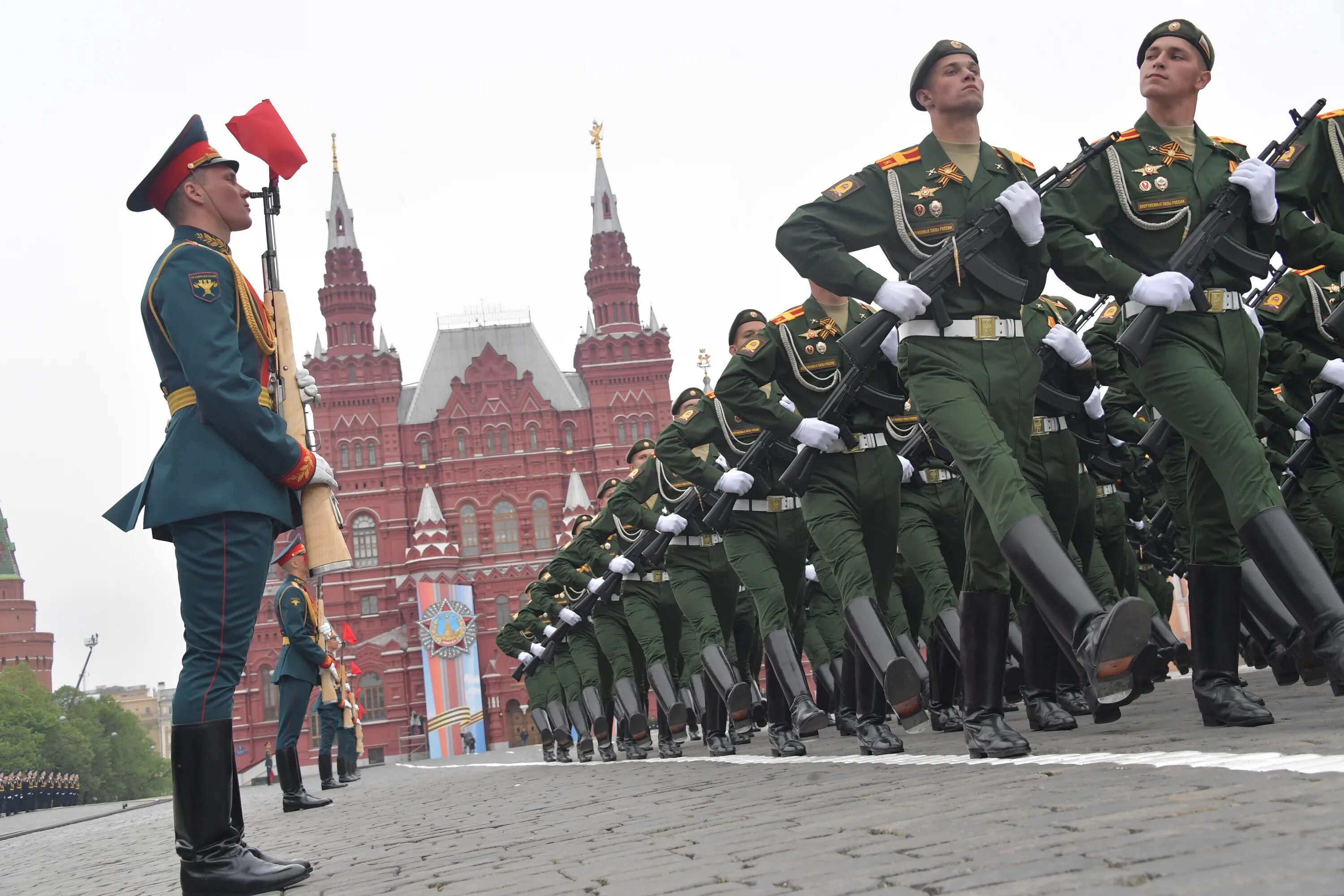 Московский военный парад. Парад Победы в Москве. Парад Победы 2020. Военный парад на красной площади в Москве. Военный парад на красной площади 9 мая.