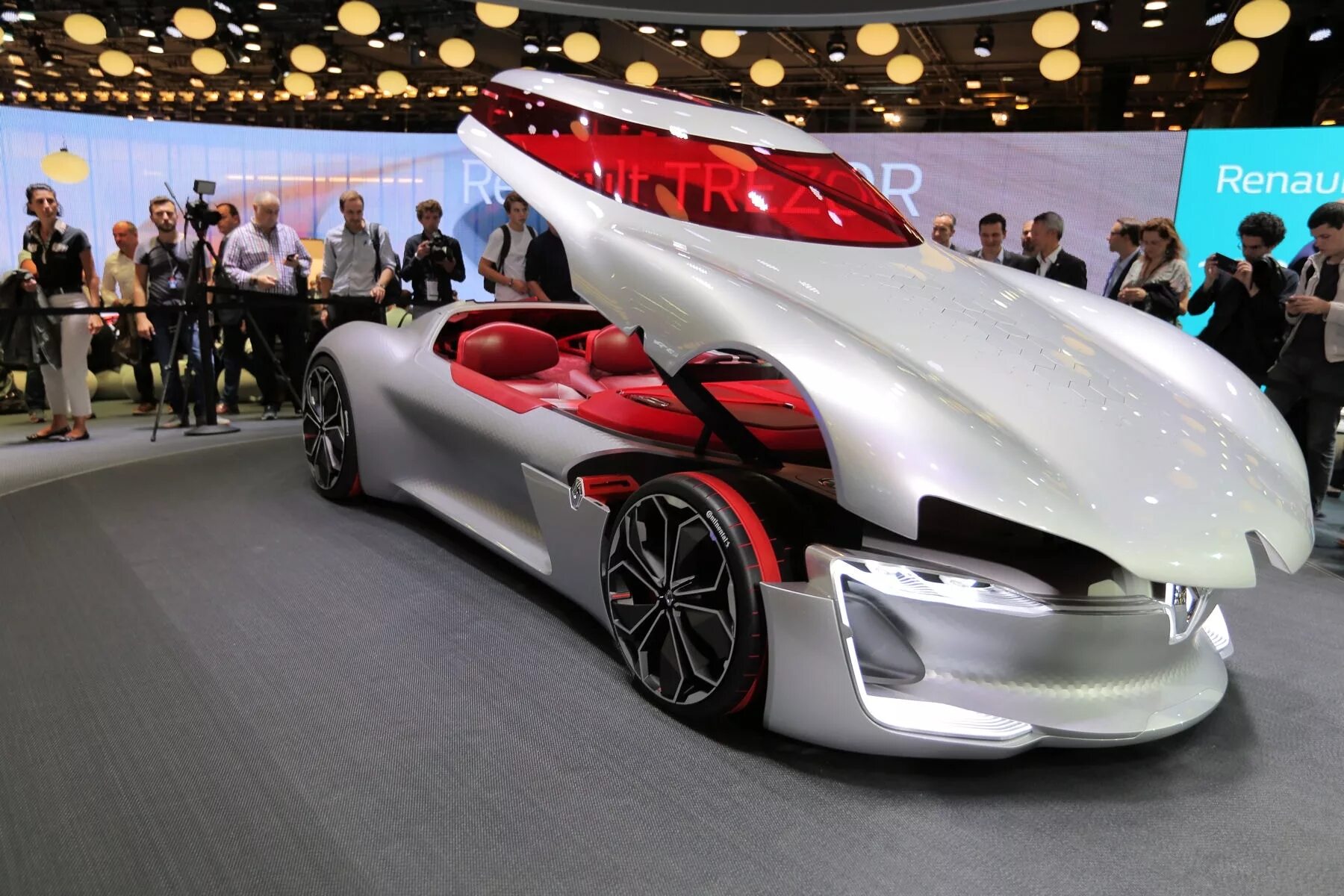 Big best cars. Renault Trezor 2020. Renault Trezor Concept 2016. Концепт кар Renault Trezor. Самая модная машина.