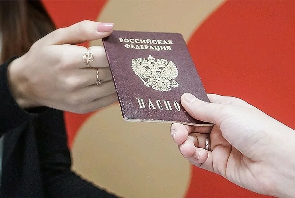 Можно ли получить гражданство выйдя замуж. О гражданстве рф. получение паспорта. получить гражданство рф. получил паспорт.