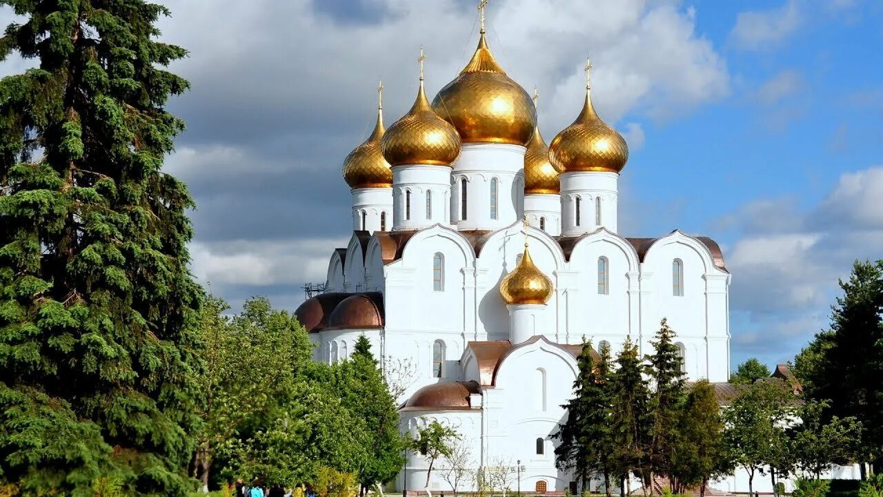 Христианство соборы. Храм христа спасителя (ужгород). Русский храм. Христианство соборы. Бердская православная церковь купола.