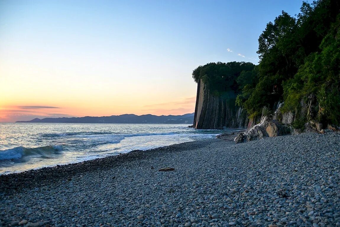 Самые красивые пляжи черного моря. Самые красивые пляжи черного моря. Самые красивые пляжи черного моря. Самые красивые пляжи черного моря. Джанхот бухта голубая бездна.