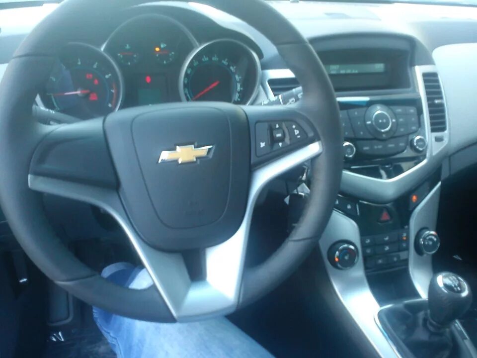 Круз 1.8 механика купить. Chevrolet Cruze 2012 хэтчбек салон. Шевроле Круз хэтчбек 2012 салон. Шевроле Круз 1.8 механика. Chevrolet Cruze хэтчбек 2014г салон.