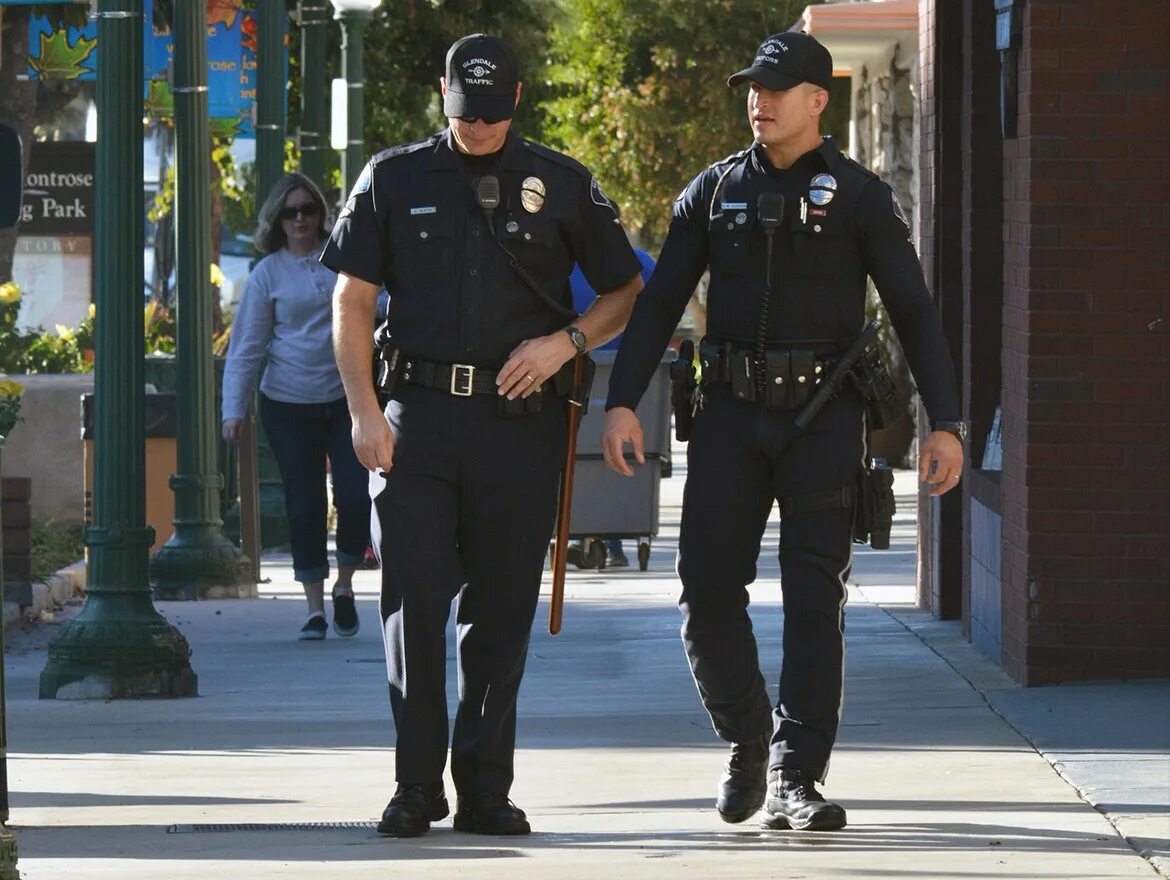 He is policeman. LAPD SWAT. Токио полицейский Департамент. LAPD Police Officer. American cop.