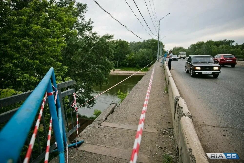 Уровень сакмары на данный момент в оренбурге. Автомобильный мост оренбург. мост через сакмару. обрушение моста в оренбурге.