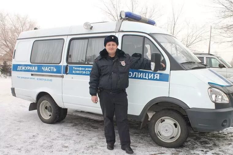 Покажите дежурная часть. Полицейский водитель дежурной части. Автомобиль дежурной части полиции. Водитель дежурной части МВД. Машина полиция Дежурная часть.