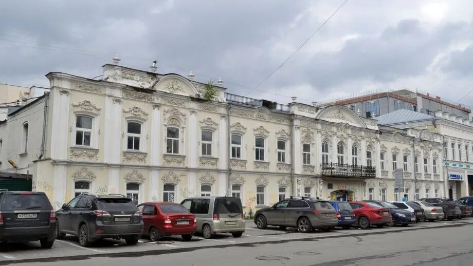 Ур екатеринбург. Президентский дворец главы удмуртии. Уралмаш эльмаш. Екатеринбург ул уральских рабочих. Здание правительства удмуртии.