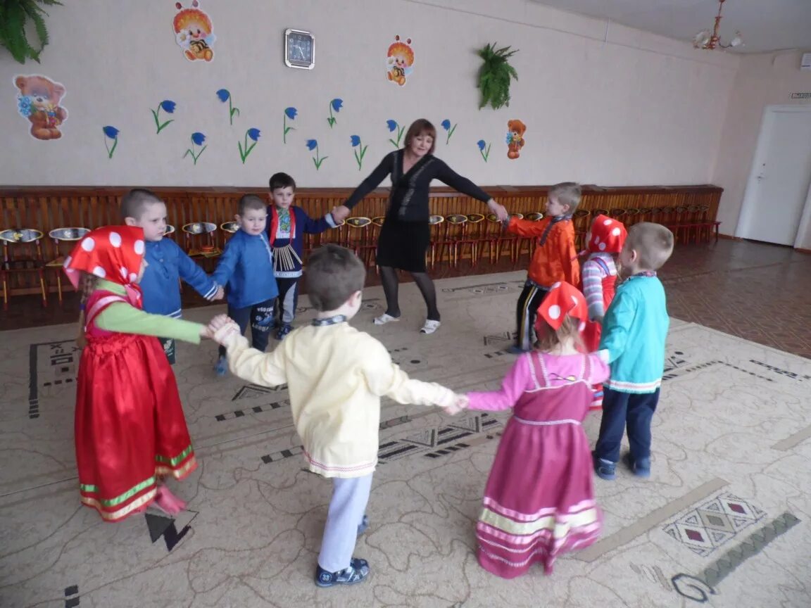 каравай игра для детей. дети в хороводе в детском саду. каравай хоровод в детском саду. танцы детей в детском саду. хоровод в доу.