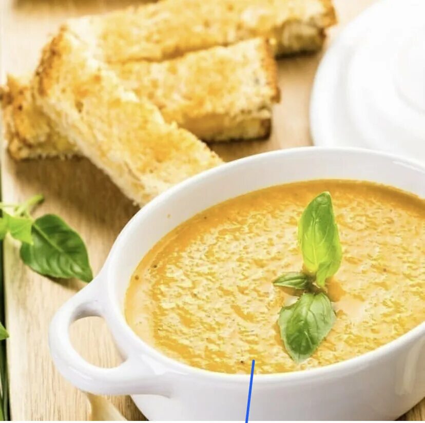 Суп пюре из кабачков и курицы. Суп пюре. суп пюре из овощей. кабачковый суп пюре. овощной крем суп.