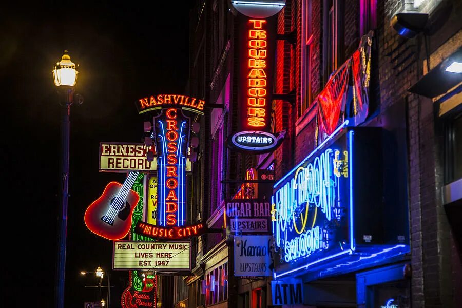 Музыка row. Мьюзик Роу (Music Row). Nashville photo Broadway artistic photo.