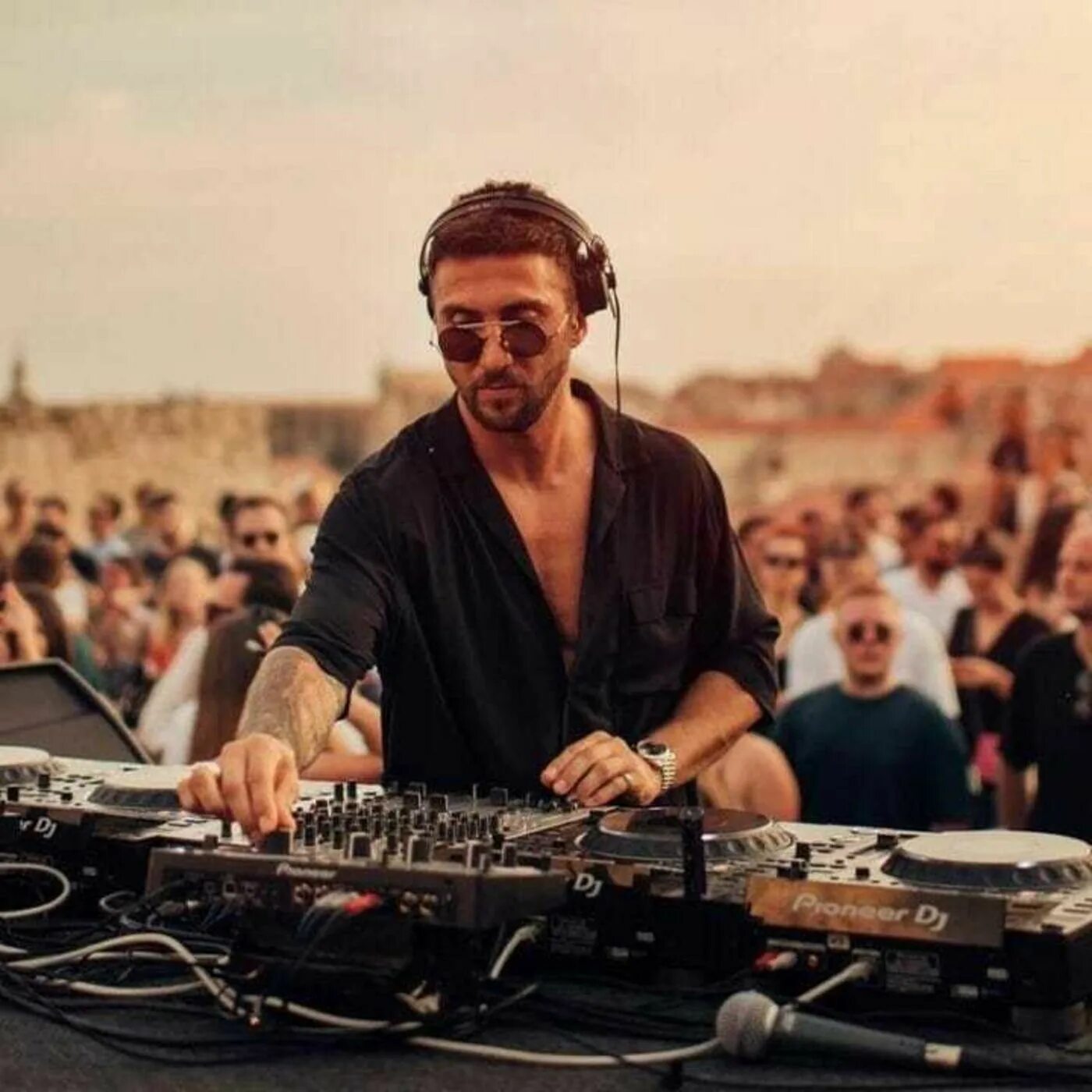 Hot since 82 DJ Set. Диджей сет. Диджей в горах. Techno dj set