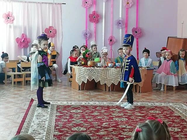 музыкальная сказка подготовительная группа. творческий проект в гостях у сказки. муха цокотуха в детском саду. музыкальная гостиная в детском саду. постановка сказки в подготовительной группе.