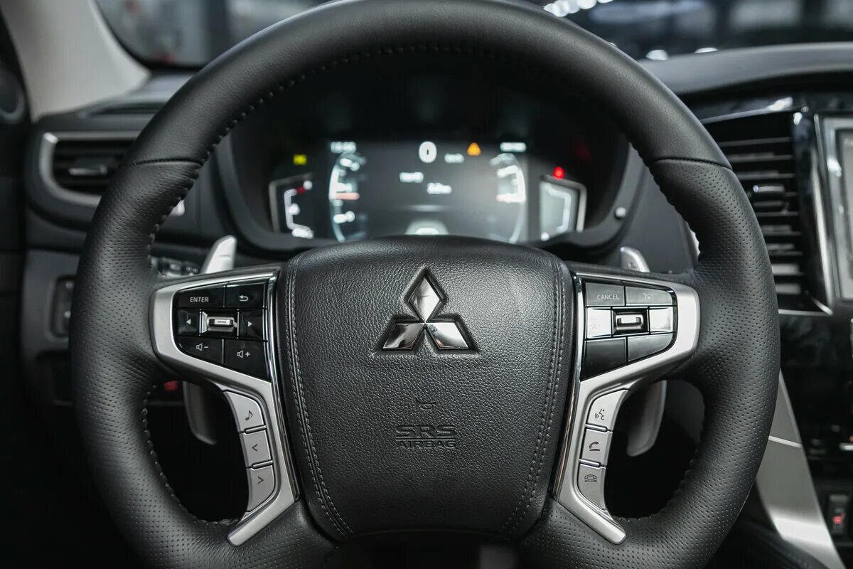 руль mitsubishi pajero 2. руль мицубиси аутлендер 2021. митсубиси паджеро спорт 2 оплетка. руль mitsubishi pajero sport. руль паджеро спорт.