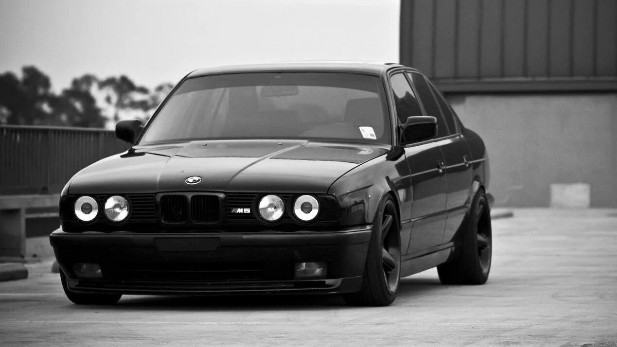 #e34