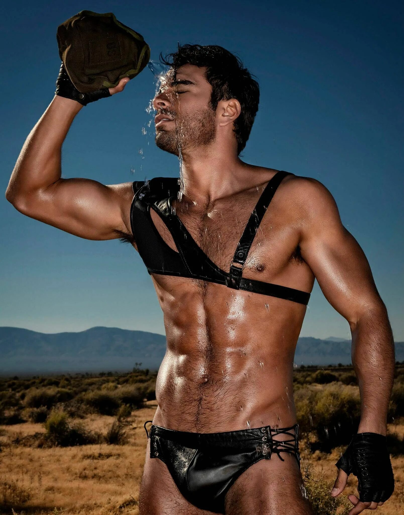 Rodiney Santiago. Rodiney Santiago модель. Rodiney Santiago Альфа самец. Rodiney Santiago торс. Leather gays