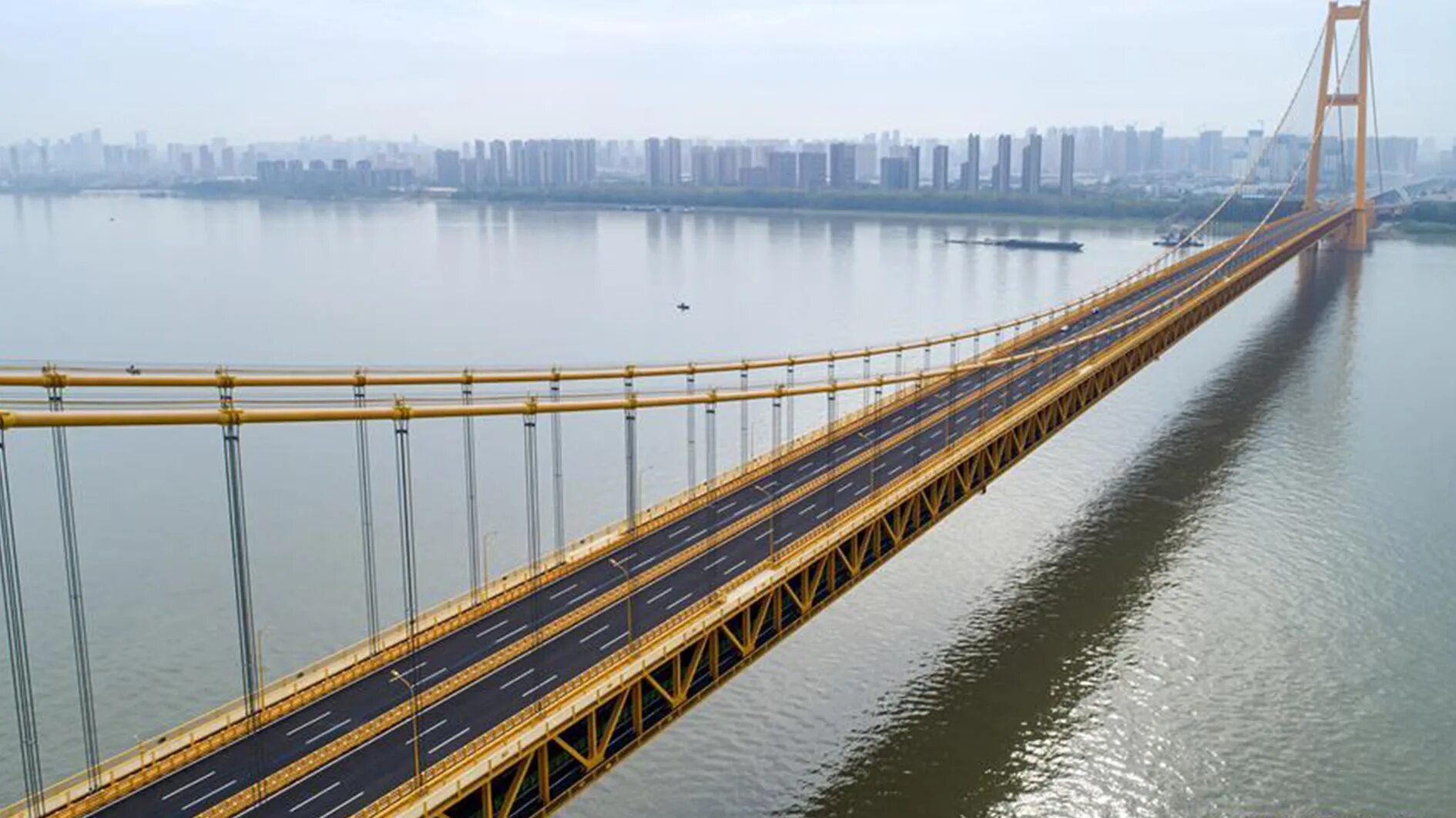Длина пролета моста. Ухань мост через реку Янцзы. Даньян-Куньшаньский виадук Китай. Wuhan Yangtze River Bridge Ухань. Мост над рекой Янцзы Ухань.