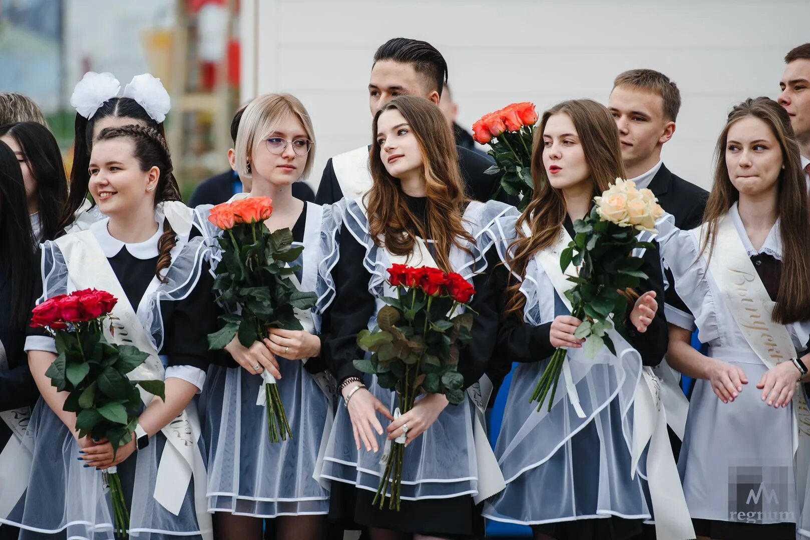 Песня последний звонок последний день. Последний звонок. Выпускной. Последний звонок во всех школах России!. Последний звонок Карабаш.