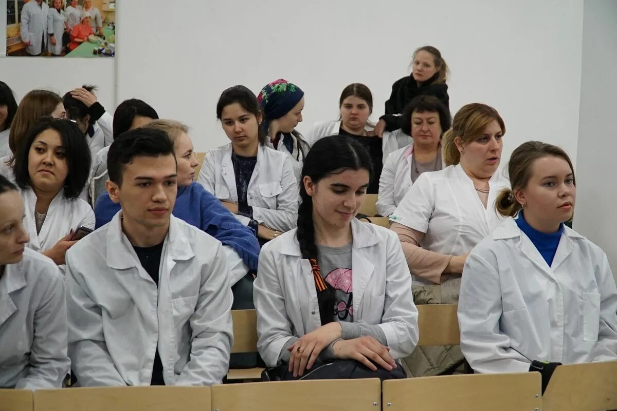 Фарм колледж Москва. Фармацевтический колледж в Москве. Фармацевтический колледж новые знания. Текстильщики фармацевтический колледж.