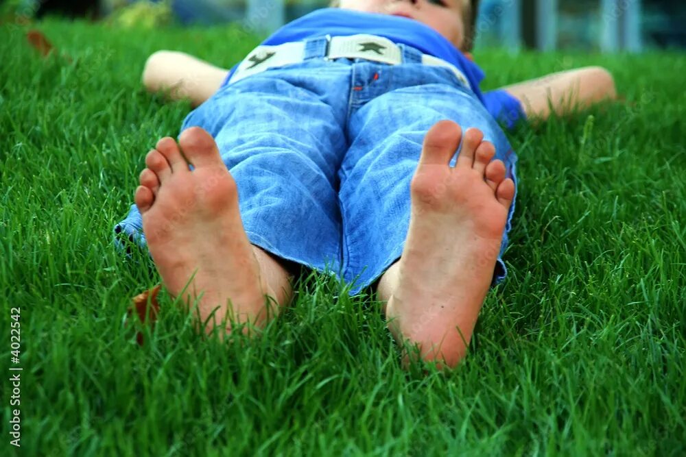 Boy feet stories. Ноги мальчика. Феет бойс. Ноги мальчика. Boy feet stories.