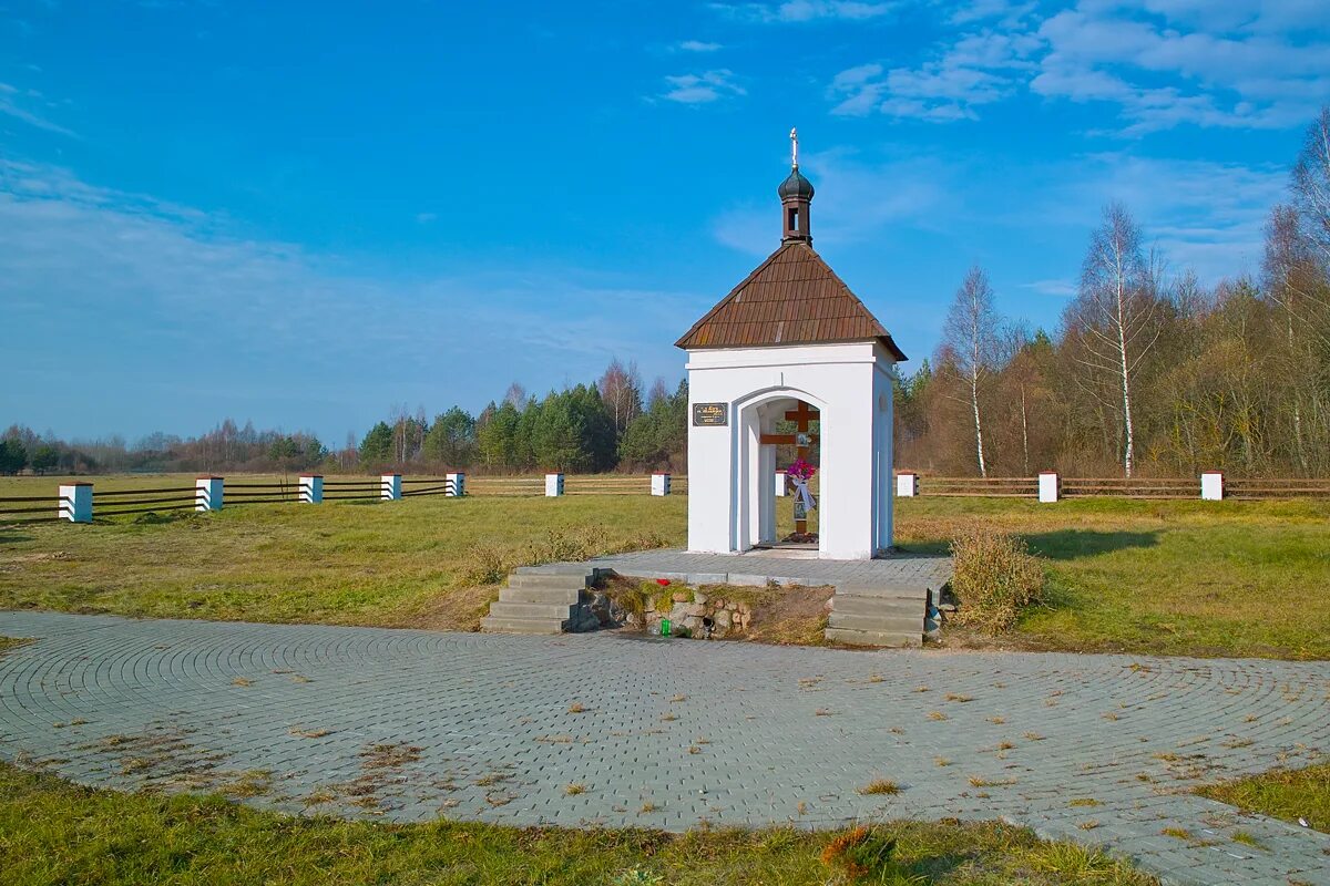 Памятники родники. Боровичи часовня Родник. Памятник природы «Родник часовня». Памятники природы и культуры Белоруссии. Раково Минская область.