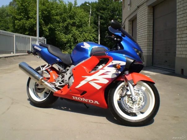 Мотоцикл honda cbr 600. Honda cbr600rr 2010. Honda cbr 600. Мотоцикл хонда cbr 600 rr. Хода 600.