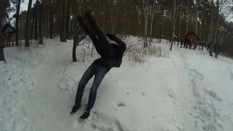 Чуть не сломав