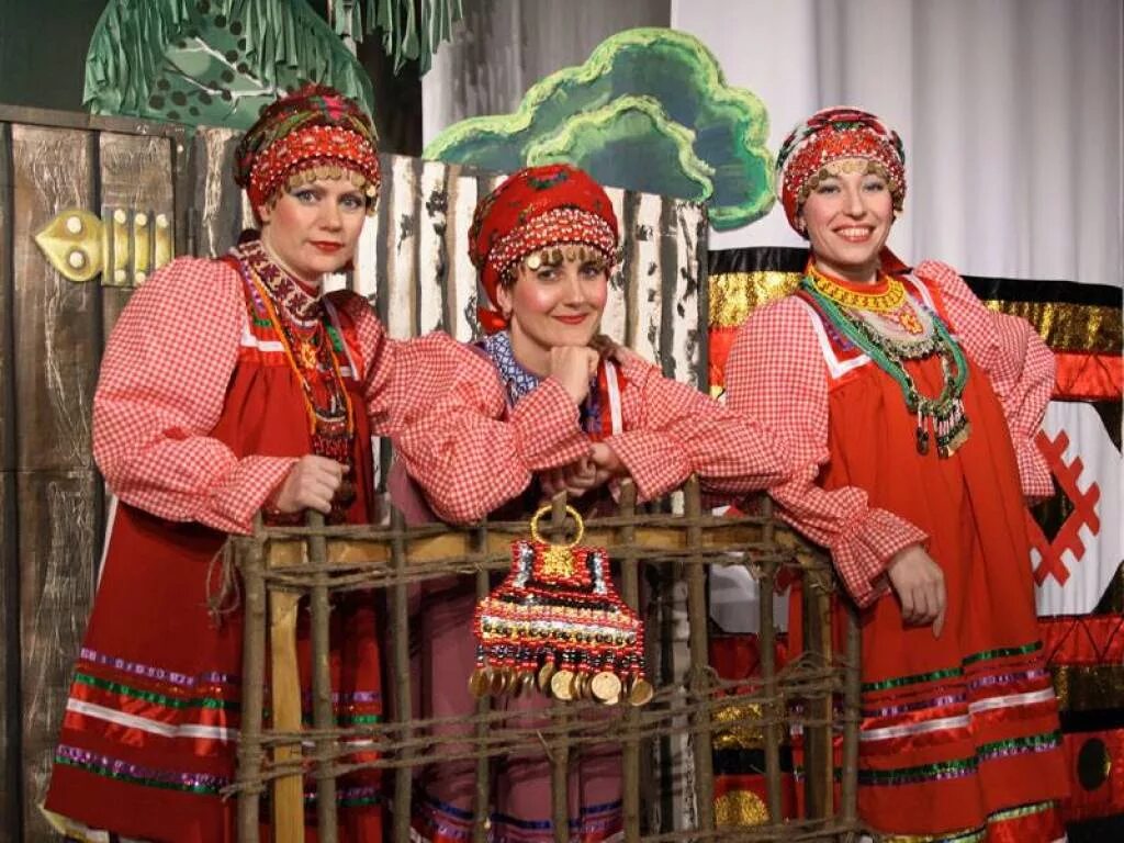 Сайт мокша. Мордовский народ мокша. мордовия эрзя и мокша. мордва эрзя сюлгам. эрзя народ.