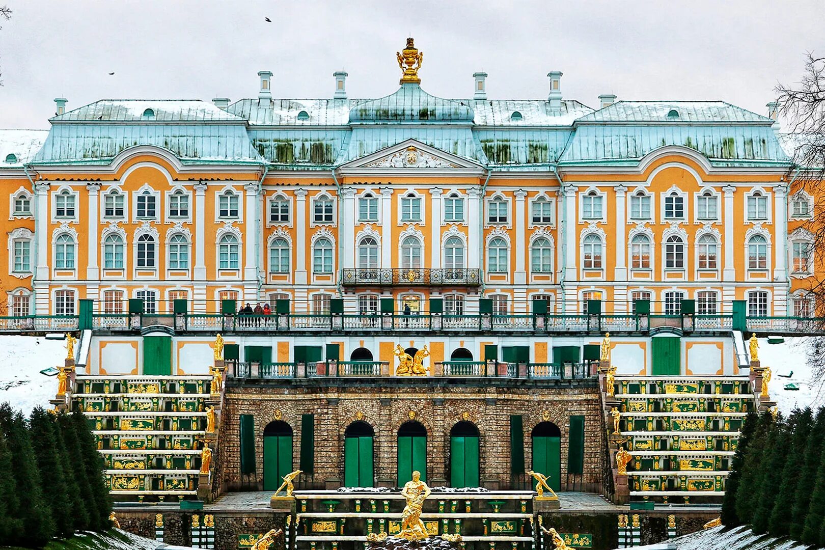 Большой петергофский дворец режим работы. Петергоф зимний дворец. резиденция петра 1 в петергофе. большой петергофский дворец растрелли. петергоф большой дворец зимой.