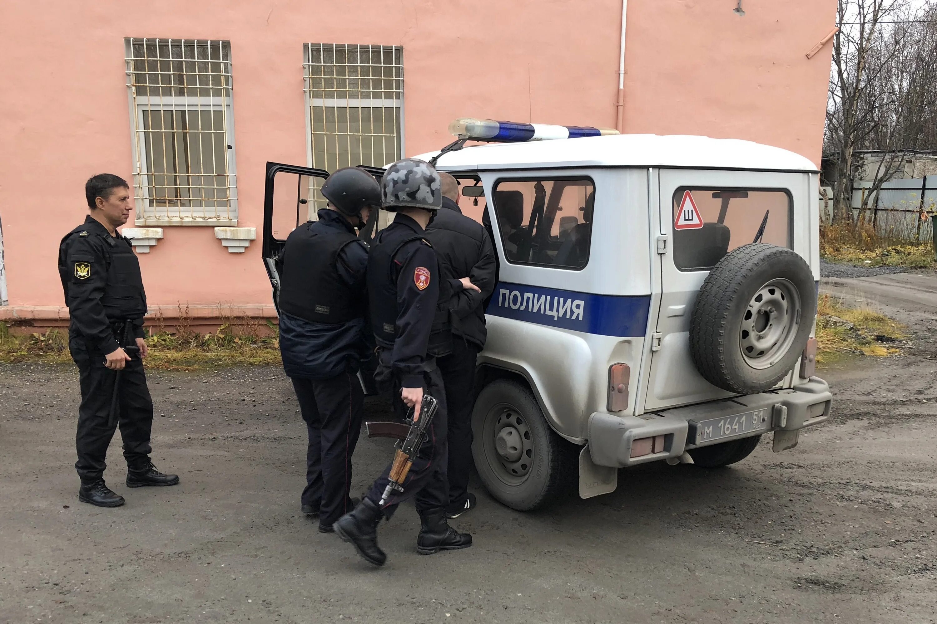 Суд оленегорск. Сотрудники полиции Оленегорск. Росгвардия ово Мурманск. Отдел полиции Оленегорский. Начальник оленегорской полиции.