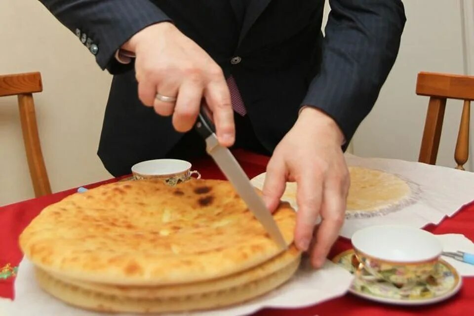 Национальные блюда осетин. Три осетинских пирога. Пекарня три пирога. Farm frenzy 3 american pie последний уровень. Пирог сверху.