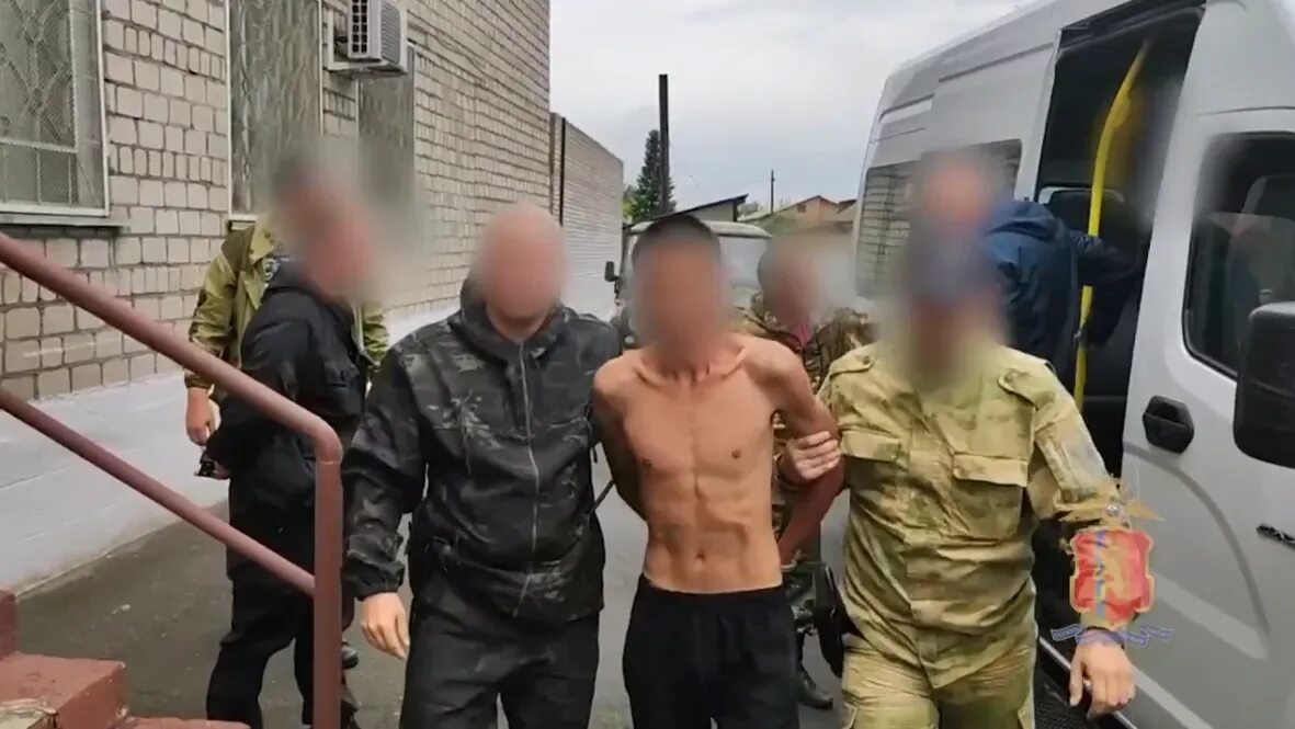 Родственники 19 летнего террориста. Родственники 19 летнего террориста. Родственники 19 летнего террориста. Казань расстрелял в школе 2021. Родственники 19 летнего террориста.