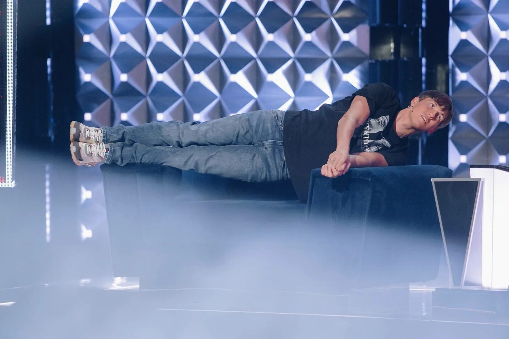 Егор крид на шоу музыкальная интуиция. Музыкальная интуиция тнт. Музыкальный интуиция крид. Музыкальная интуиция баста. Дуэт с кридом.