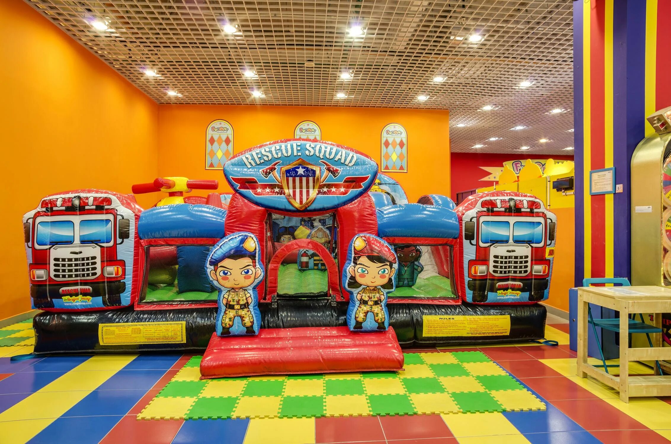 Fun city отзывы. Фан Сити Калейдоскоп. Фан Сити Владивосток. Седанка Сити fun City. Стрелка ТЦ Хабаровск фан Сити.