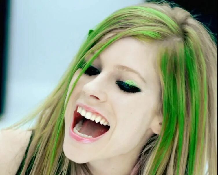 Smile avril. Аврил лавин smile. аврил лавин улыбка. avril lavigne улыбка. аврил лавин улыбается.
