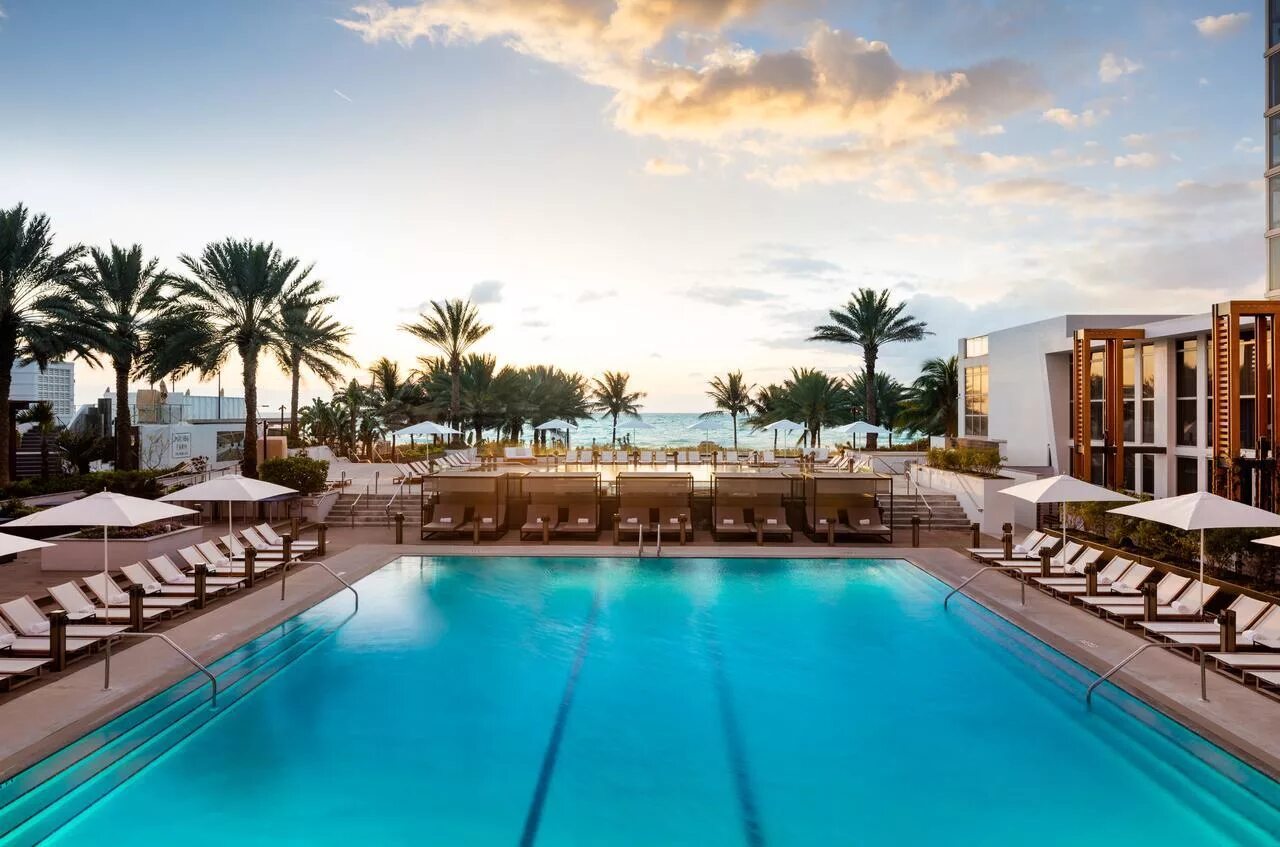 Купить путевку в маями. Отель Майами Бич в Майами. Отели на Майами Бич США. Майами пляж отель. Лучший отель Майами.