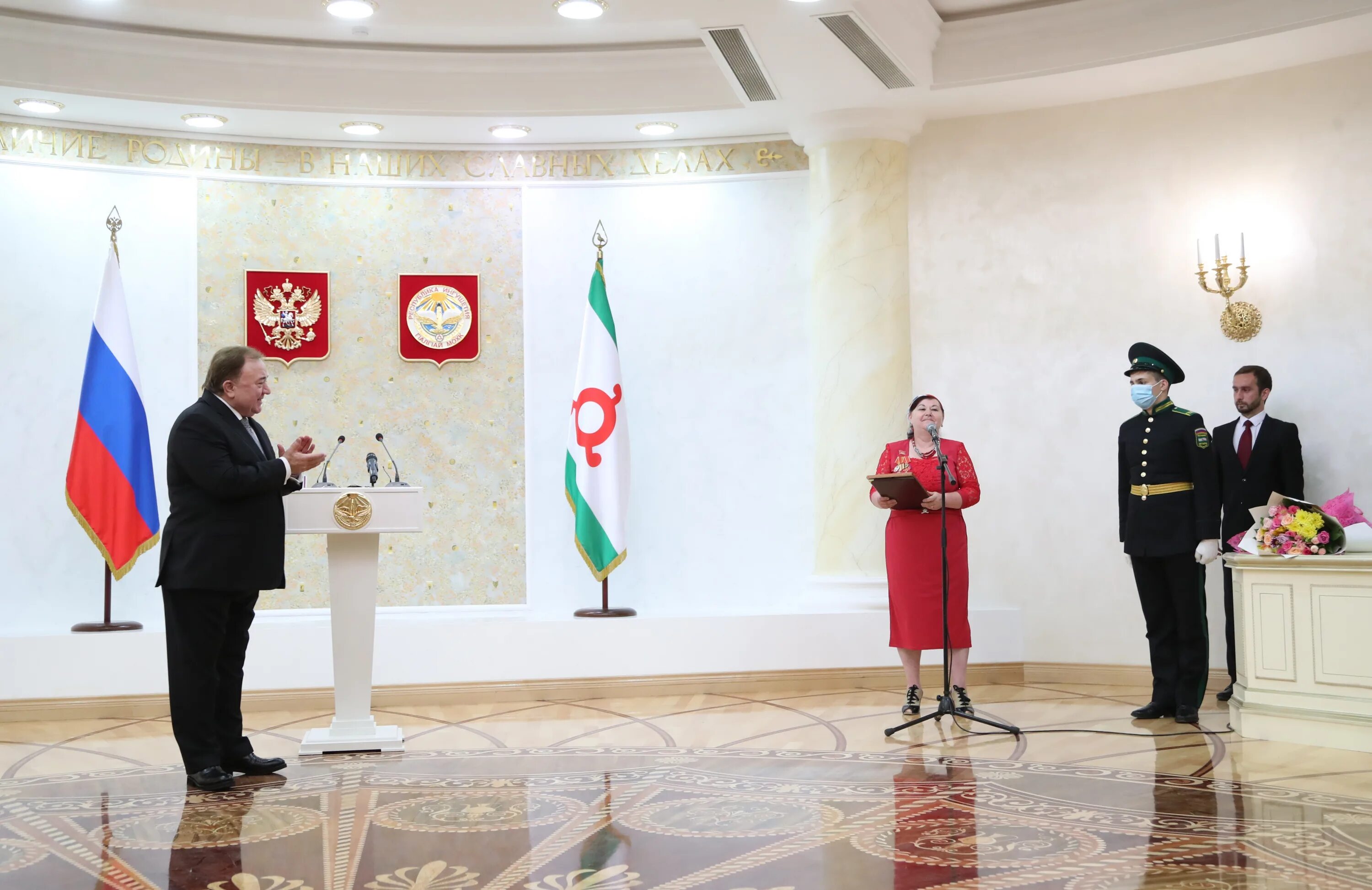 Золотая медаль в колледже. Вручение ордера сиротам в одинаково 30 сентября. Медаль золотая сестра. Талон к ордеру на квартиру что это. Поздравление с юбилеем библиотеки.