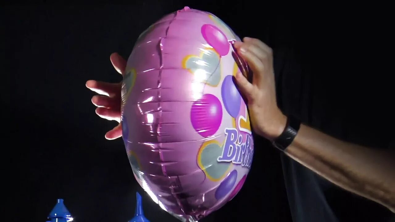 Надуть шары видео. Надувает шарик. Шарик воздушный гигант. Balloon inflate.