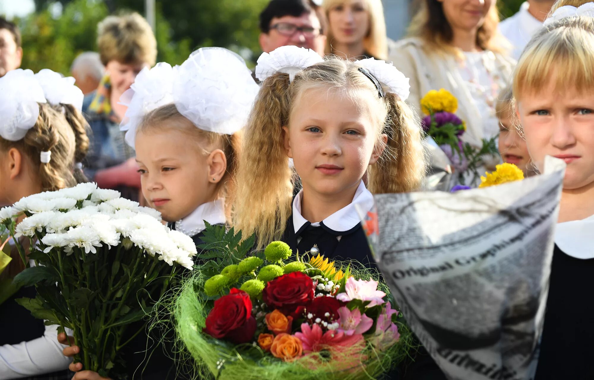 Ученики 1а. Первое сентября. Школа. Прическа для первоклассницы на 1 сентября. 1 Сентября Эстетика.