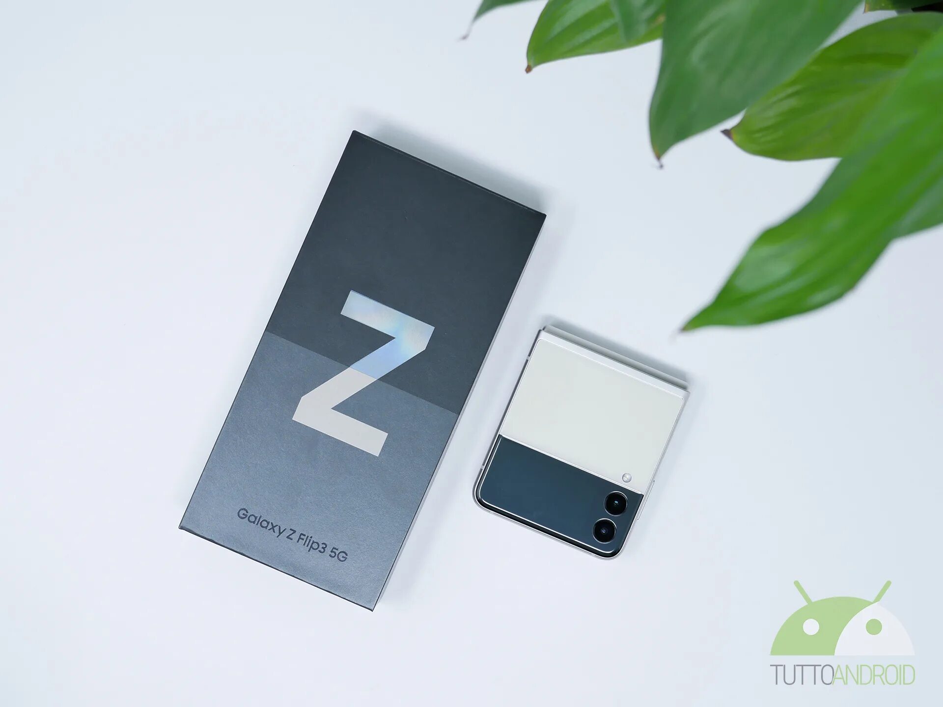 Z Flip 3. Z Flip 3 5g. Samsung лого на z Flip 3. Samsung z Flip 3 5g Тирасполь.