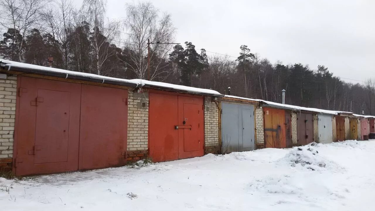 Гараж в кооперативе. Зимние гаражи. Гараж ГСК. Гараж Советский.