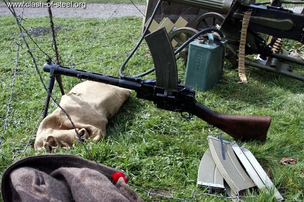 Пулемет мадсена. Пулемет мадсен 1902. мэдсен пулемет. ружье-пулемет мадсен. ручной пулемёт мадсена.