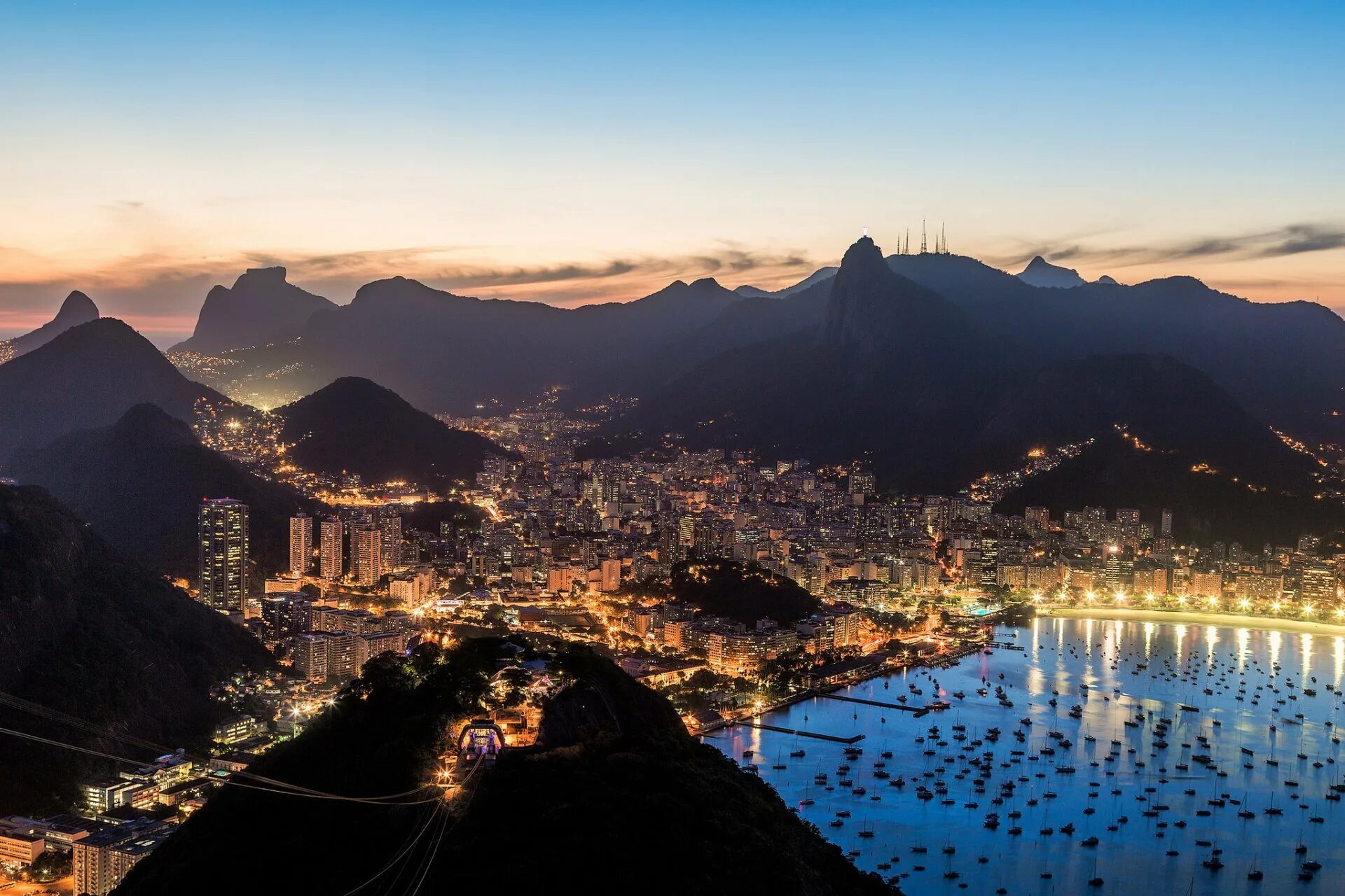 Рио-де-Жанейро. Рио де Жанейро Рио де Жанейро. Рио-де-Жанейро (город в Бразилии) ночью. Бразилия Рио-де-Жанейро фото. Все о бразилии