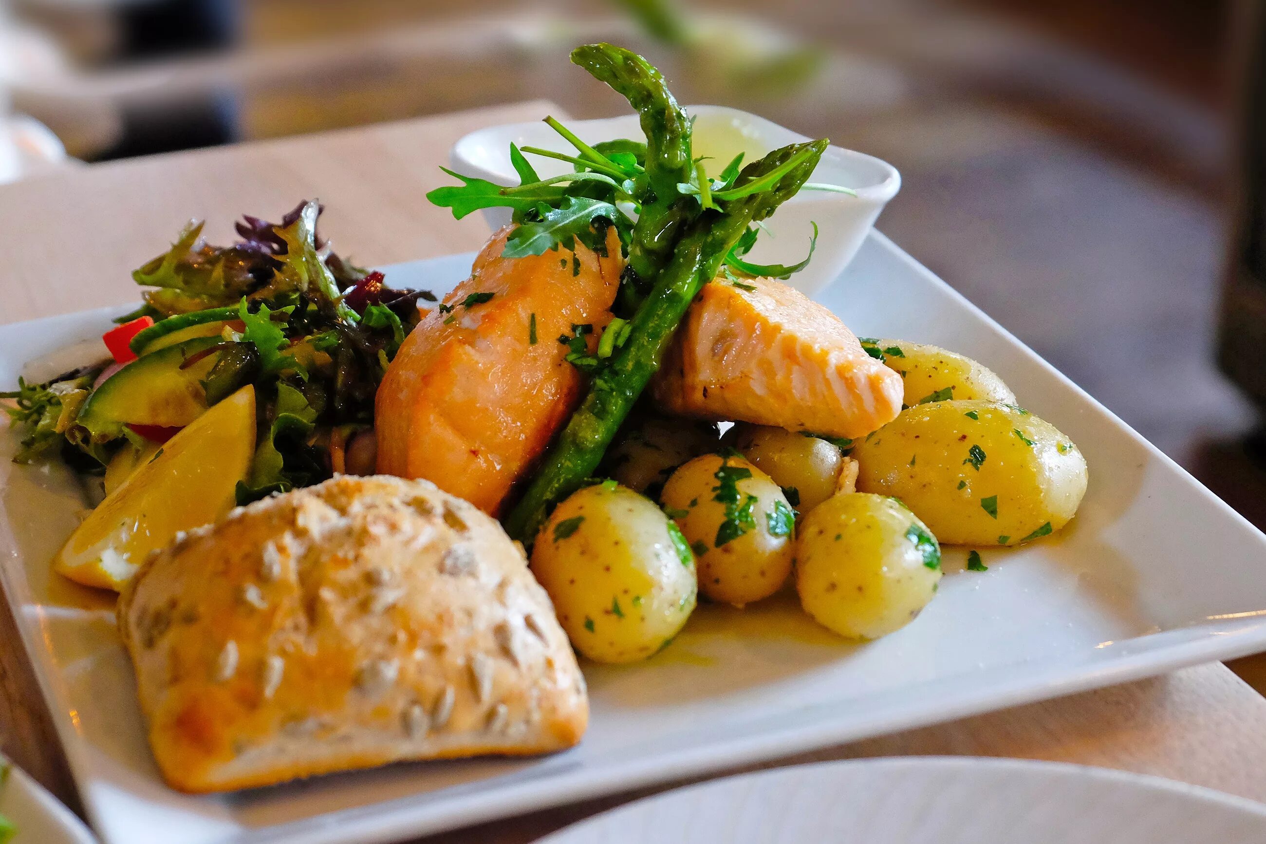 Ужин на 1 человека. Вкусные блюда. Красивые блюда. Европейская кухня блюда. Красивая еда.