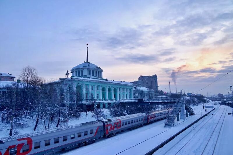 Ржд мурманск телефон. Мурманский ЖД вокзал. Железнодорожный вокзал Мурманск. РЖД вокзал Мурманск. Железнодорожный вокзал Мурманск, Мурманск.