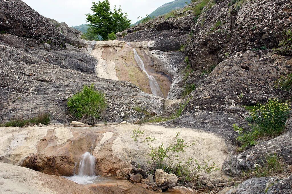 Арпатские водопады. Арпатские водопады Крым. Зеленогорье Арпатские водопады. Ущелье Панагия Крым. Зеленогорье Крым водопады.