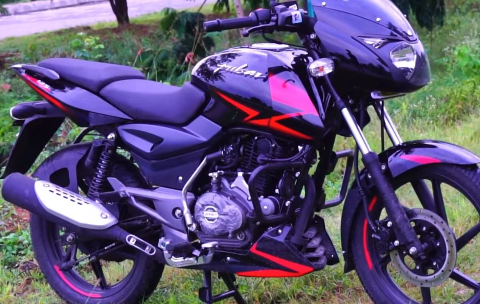 Pulsar flow. Баджадж пульсар 125. bajaj pulsar 125. мотоцикл пульсар 125 кубов. bajaj pulsar classic.