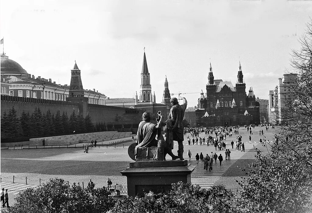 Москва. Красная площадь и памятник Минину Президентская библиотека имени Б.Н. Ел